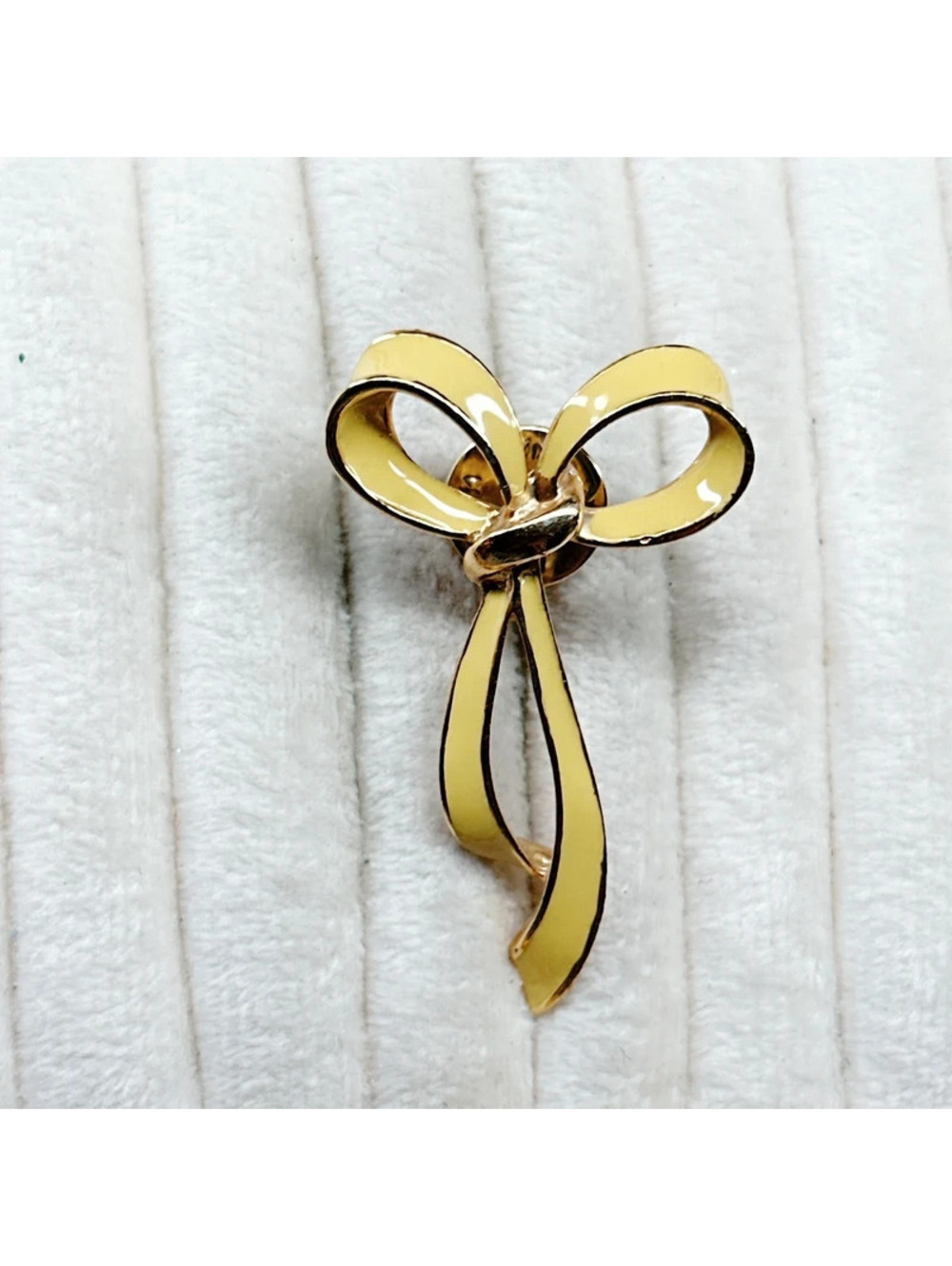 4761gc. Cottagecore Yellow Enamel Vintage Bow Brooch
